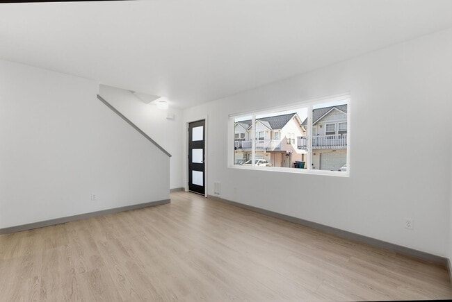 Photo - 19821 Whitman Pl N