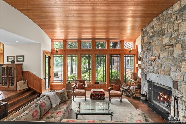 Photo - 15 N Lake Cir