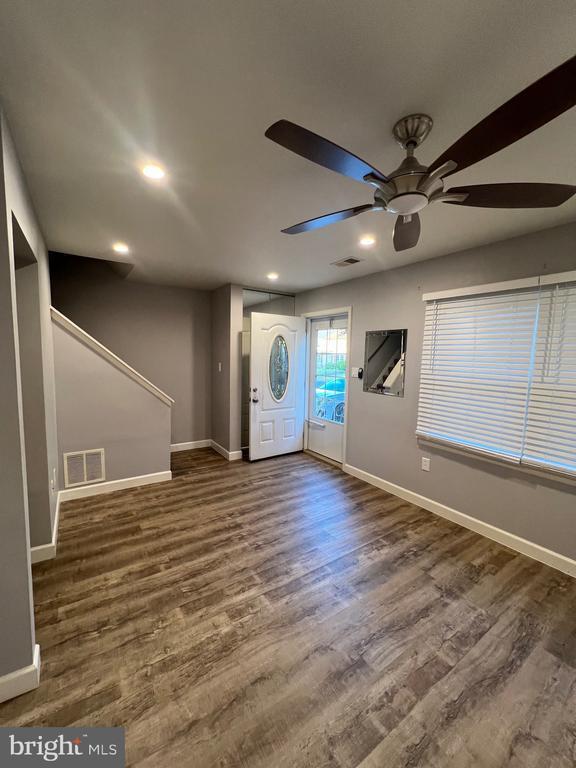 Photo - 195 Stonegate Dr