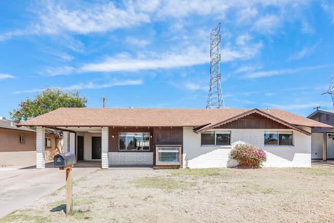 Building Photo - 1544 E Clover