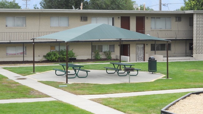 Photo - Jordanaire Apartments