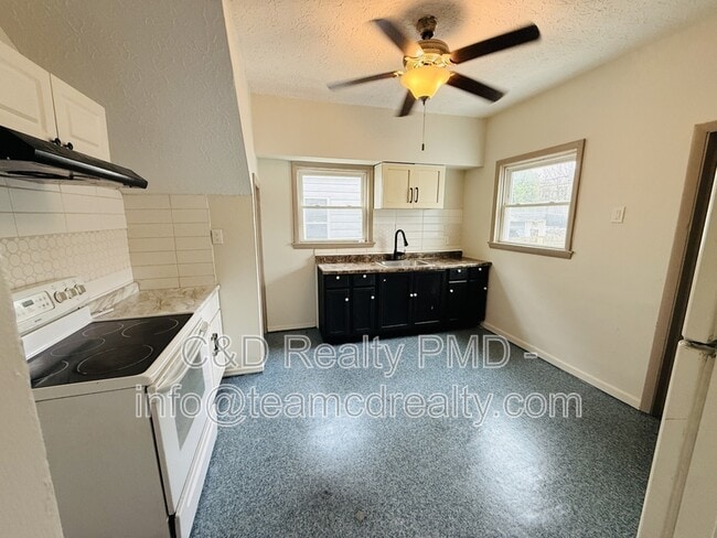 Photo - 2115 W 105th St