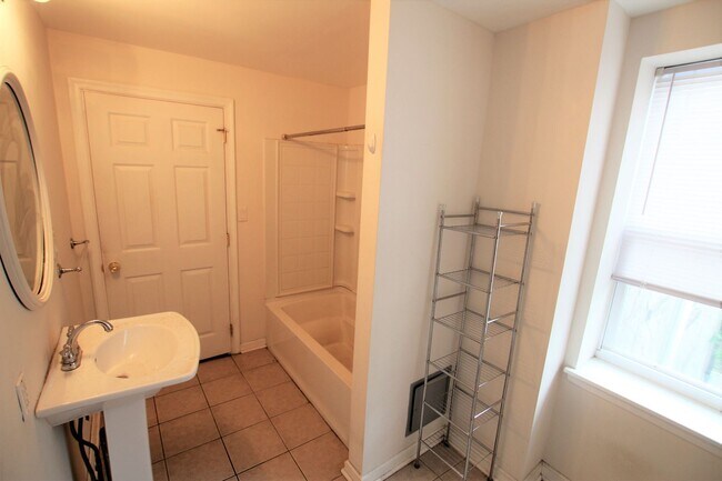 Photo - Beautiful 2-bedroom 1 bath is located in booming Brewery Town Unidad 3