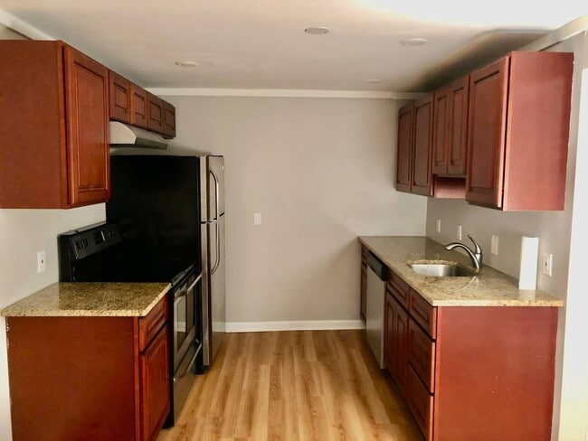 Building Photo - 418 N Darlington St Unit A