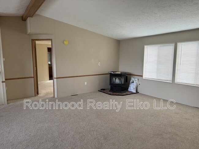 Photo - 434 Gypsum Ln