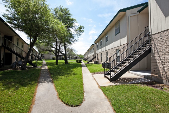 Grounds - Brazos Point Apartments