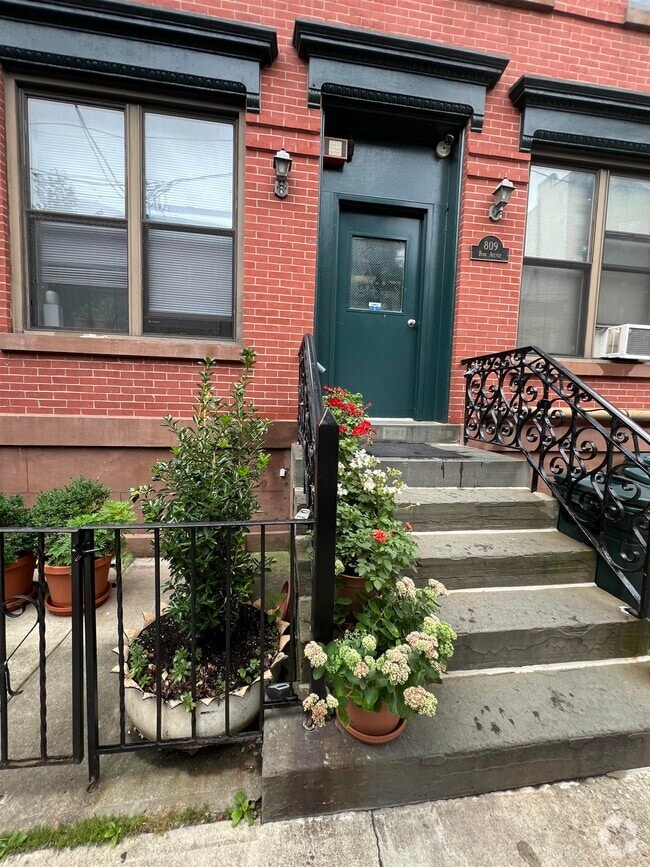 Building Photo - 809 Park Ave Unit 7 Rental