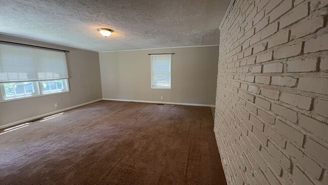 1095 Foster Cir