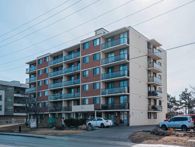 Photo - 175 Bloor St W