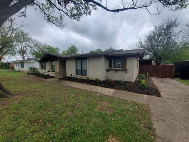 Photo - 713 Silverstone Dr