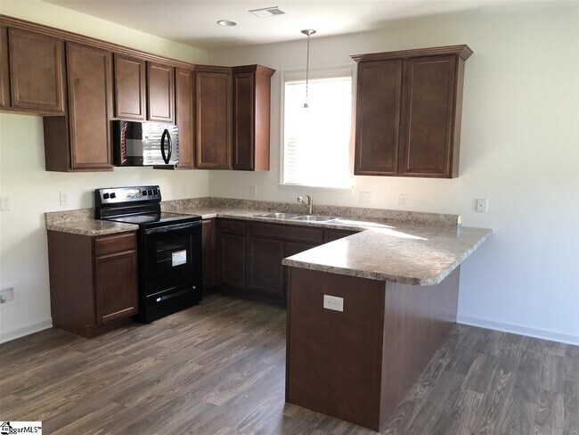 Photo - 218 Everard Ln