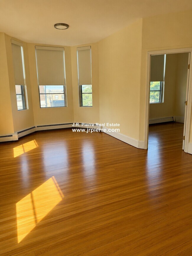 Photo - 394 Broadway Unidad 2