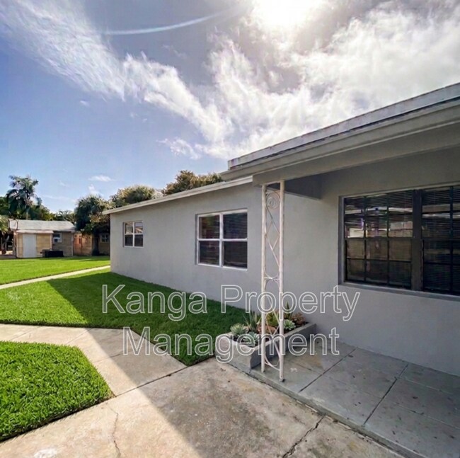 Building Photo - 3716 Henry Ave