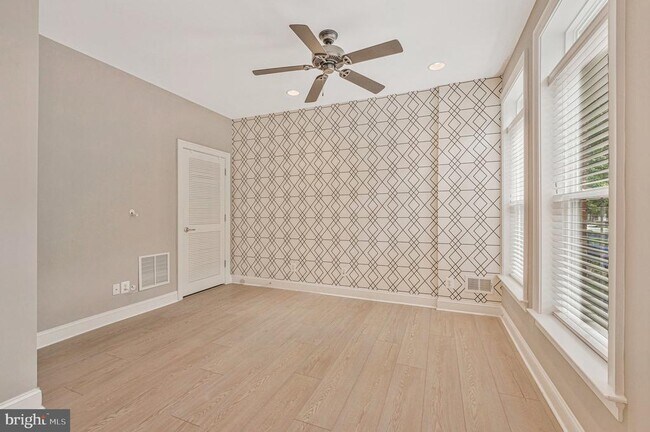 9524 Canonbury Square
