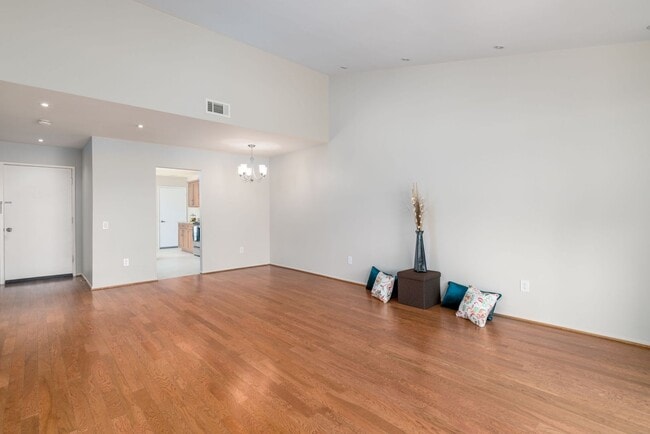 Photo - A beautiful Coranado II for Lease