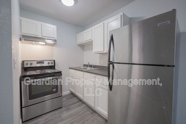 Photo - 123.5 N Main St