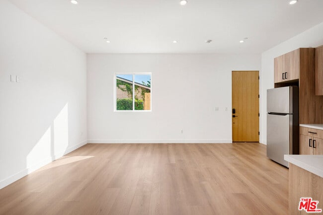 Photo - 726 Robinson St Unidad 3