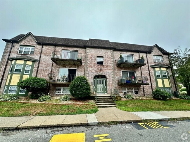 Building Photo - 104 Oak St Unit 10 Rental