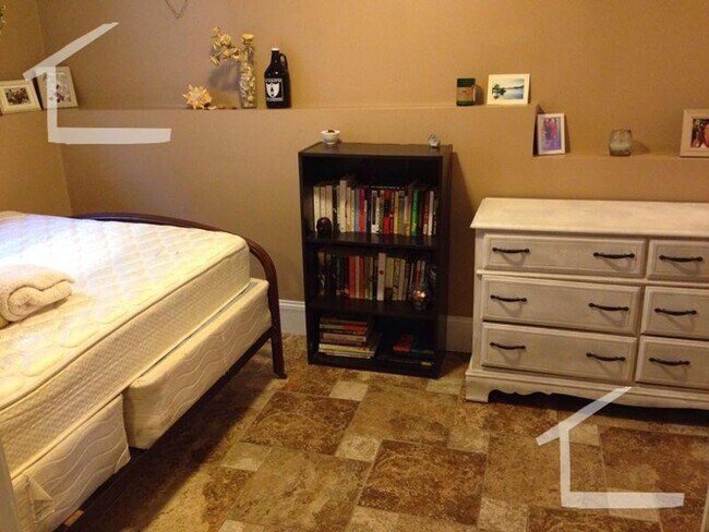 8 St Lukes Rd Unit B