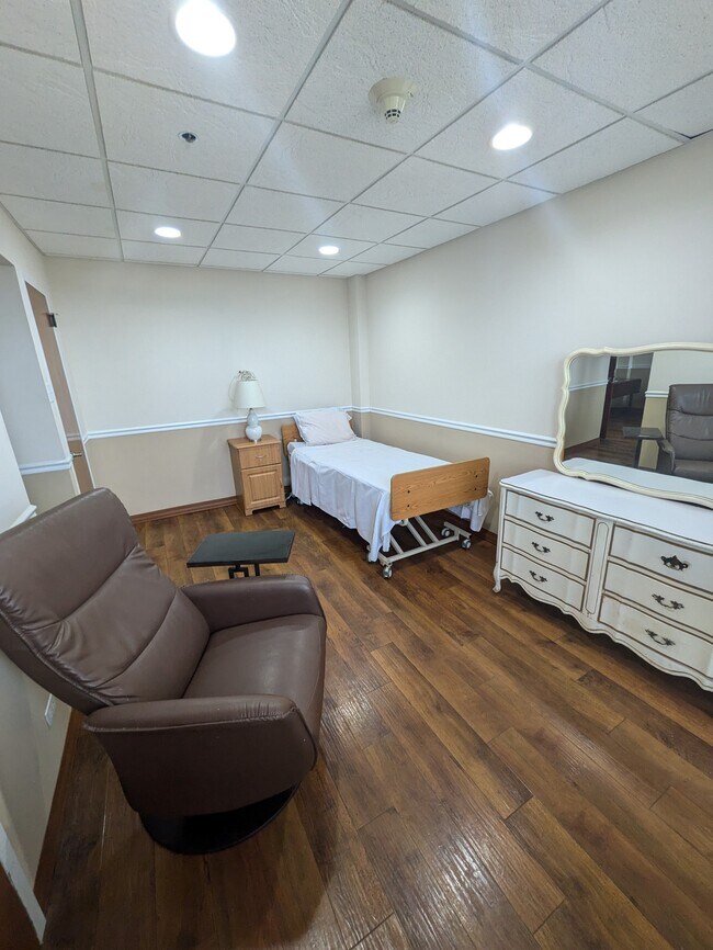 Bedroom - The Pearl of Montclare Memory Care