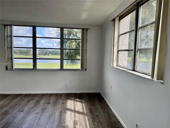 Photo - 3100 W Rolling Hills Cir Unidad 310