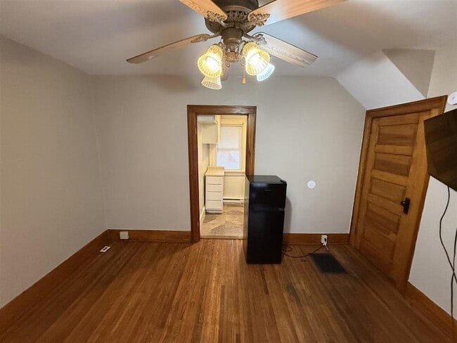 Photo - 10 Howard Pl