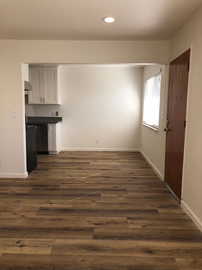 Building Photo - 72 Kim Louise Dr Unit 1