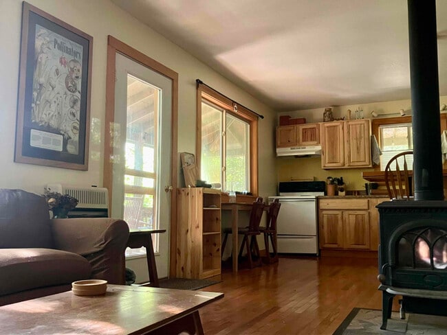 Photo - 462 Old Barn Rd