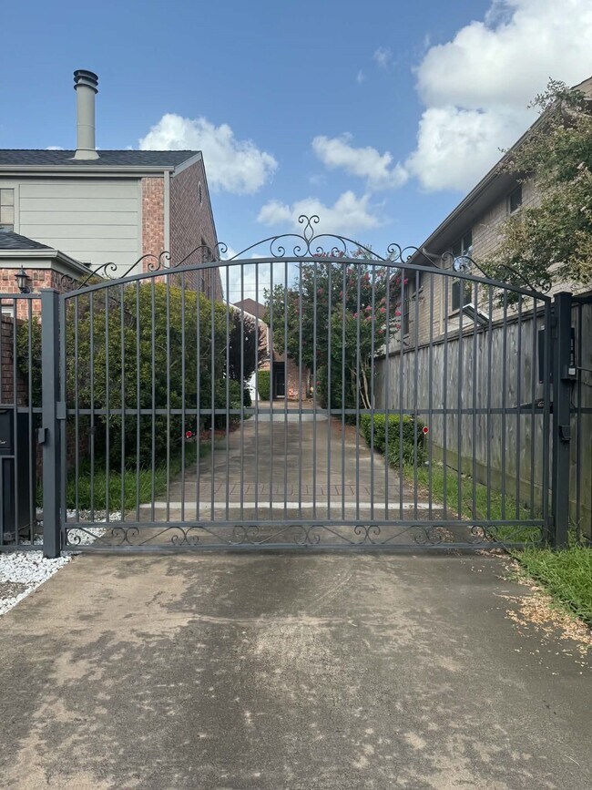 2413 Potomac Dr Unit D