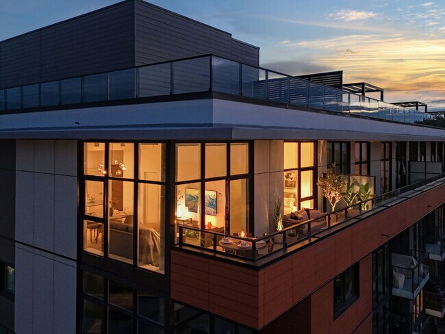 Photo - 3389 Lakeshore Rd Unit 605