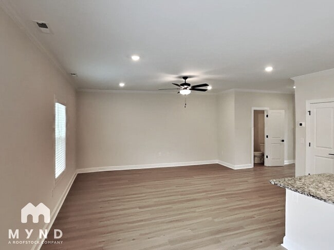 Photo - 158 Wembury Ln