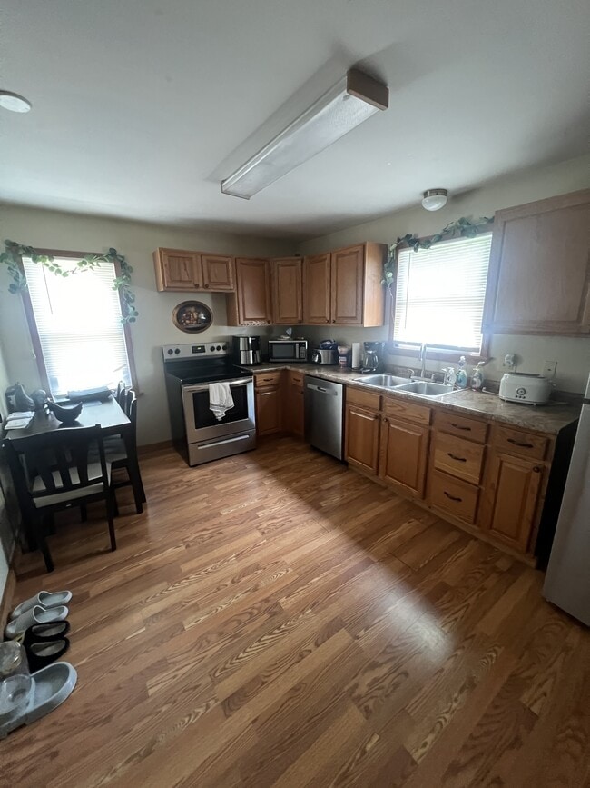 Photo - 1615 Poplar St House
