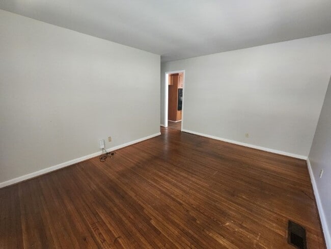 7 Cliffwood Cir