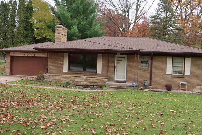Building Photo - 3044 Kalamazoo Ave SE