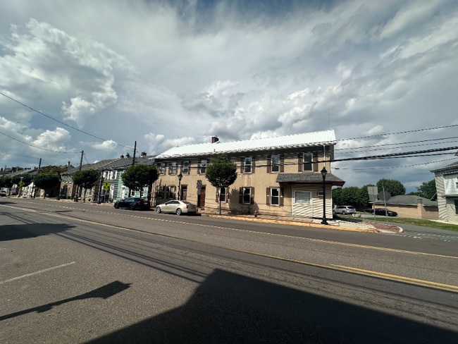 Building Photo - 1 W Main St Rental