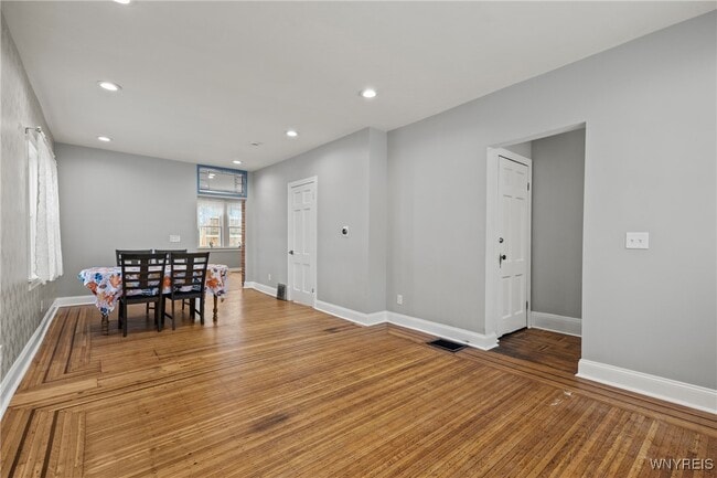 Photo - 11 Baynes St