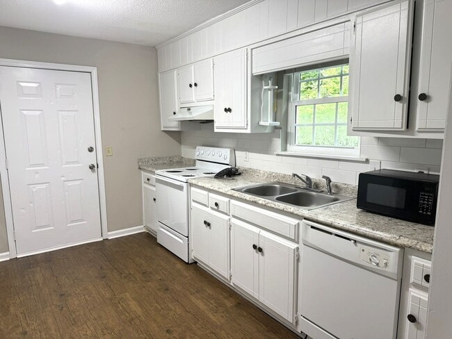 Building Photo - 9 University Ct. (Southern Cove)