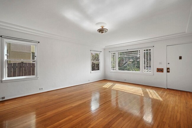 Photo - Enchanting Bungalow w/English Flower Garden in Venice- 2 Bedrooms 1 Bath