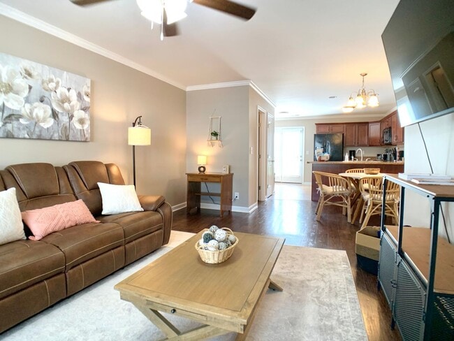 Photo - 308 Sam Houston Cir