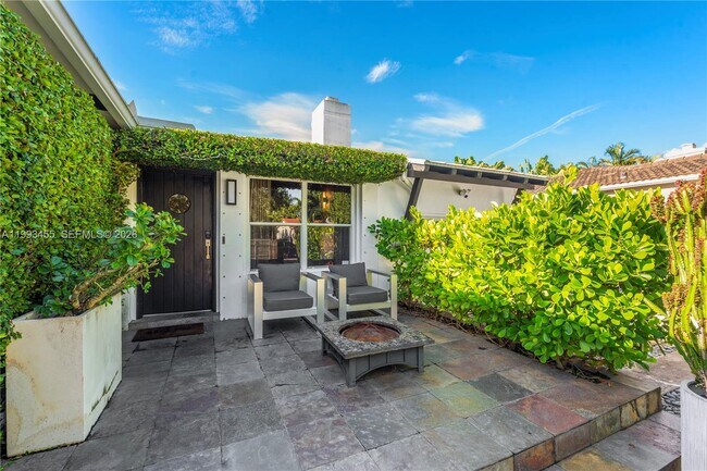 Photo - 738 NE 72nd Terrace