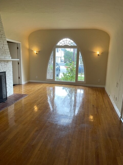 Living Room - 421 S Bedford Dr Apartments Unit 419