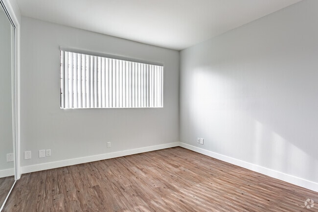 2BR, 2BA – 1100 SF - #102