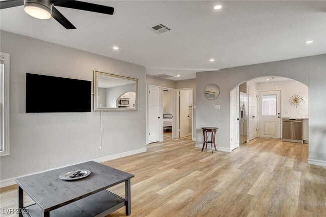 Photo - 1017 E Oakey Blvd