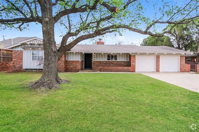 Building Photo - 2904 Huntleigh Dr Rental