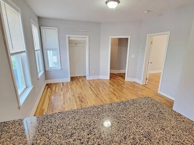 Photo - 39 Pinckney St Unit 1