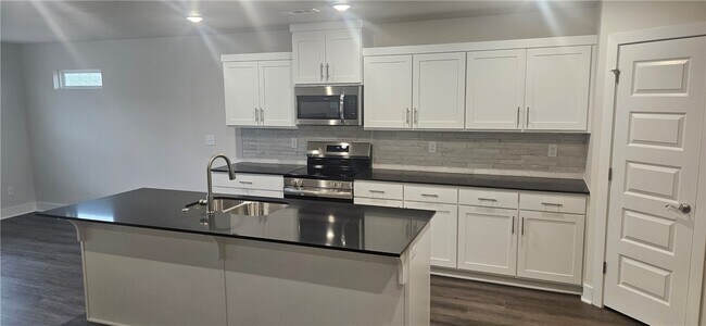 Photo - 516 S Benchmark Ln