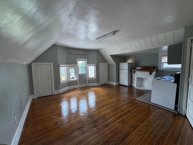 Building Photo - 428 W Bancroft St Unit 5