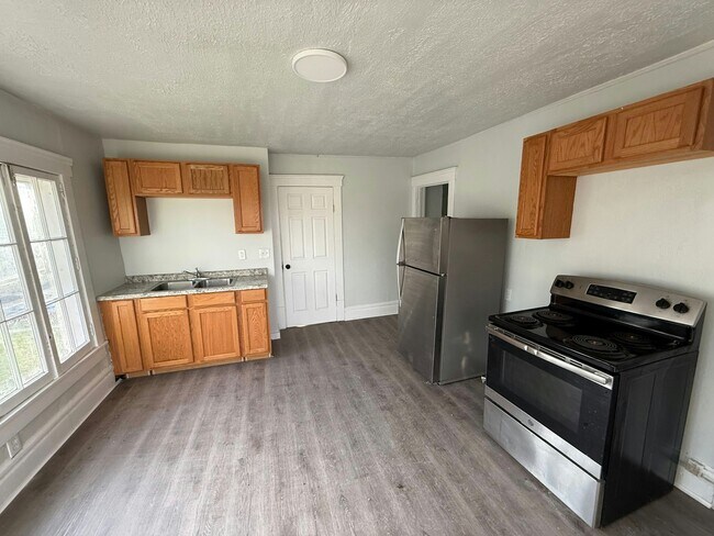 Photo - 45 Oakdale Ave Unidad A