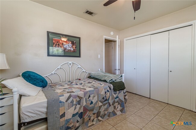 Photo - 324 Craddock Ave