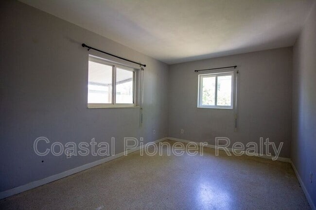 Photo - 325 42nd Ave N